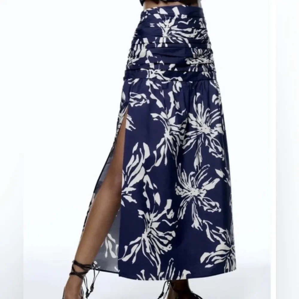 ZARA long skirt in floral print  blue/ivory size M Cotton